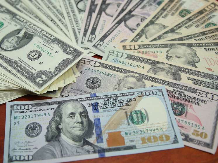 В минувшем году российский рубль стал самой сильной валютой в мире, укрепившись с начала года по отношению к доллару на 45 %