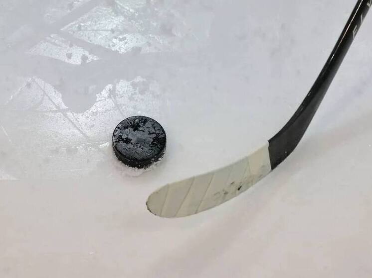 В Аксарке хоккеисты вышли на лед в валенках