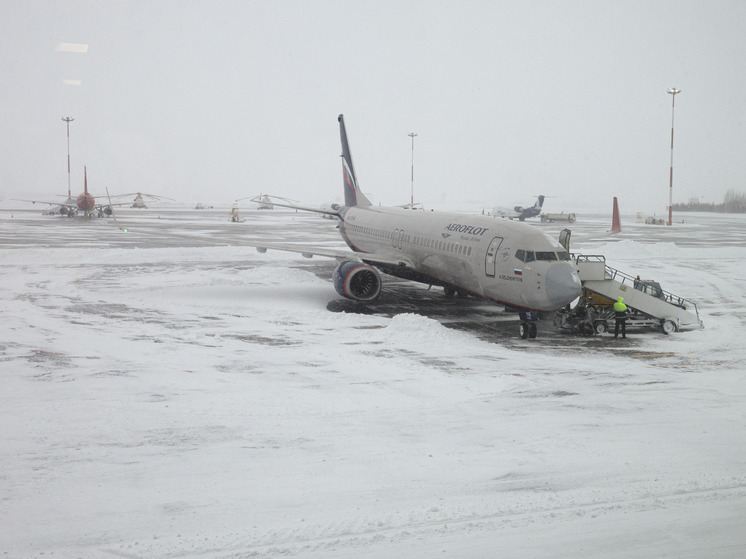 Рейсы трех авиакомпаний задержаны в Сибири из-за непогоды