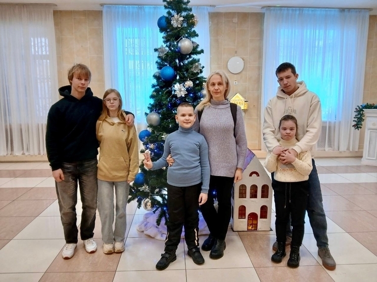 Ученики центра дистанционного образования посетили новогоднюю сказку в театре кукол