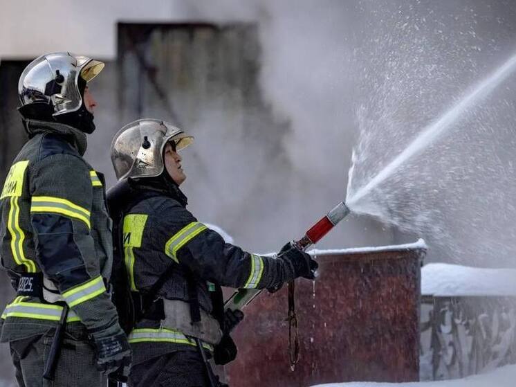 Пожарные потушили возгорание в многоквартирном доме в Салехарде
