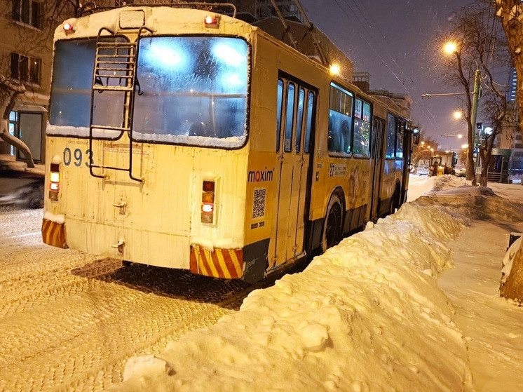 На Уралмаше в Екатеринбурге из-за аварии встали троллейбусы