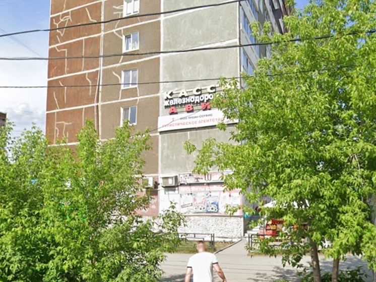 Мертвую женщину в домашней одежде нашли под окнами высотки в Екатеринбурге