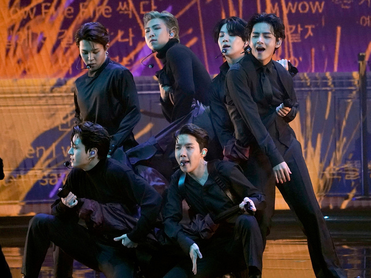 Возвращение BTS сопровождается инсталляциями по всему миру