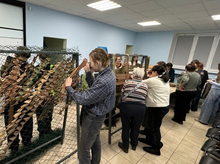 Тосненцы посетили мастер-класс по плетению маскировочных сетей