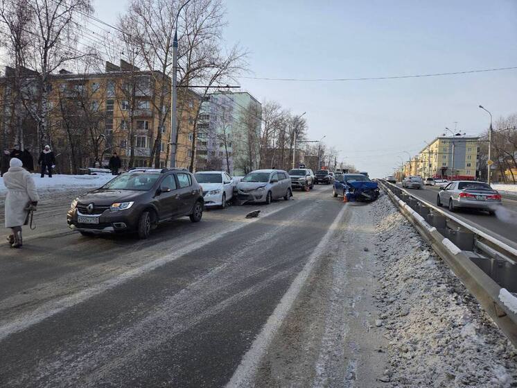 Семь машин повреждены в ДТП в Иркутске