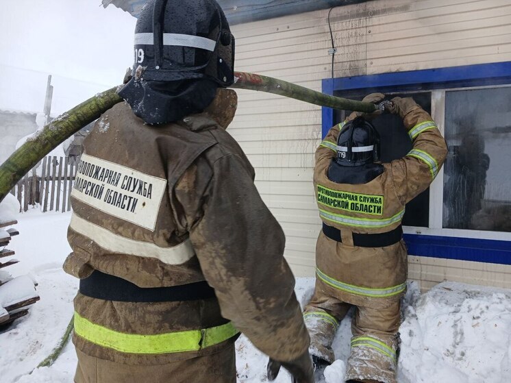 В Самарской области горели чердак и пристройка в частном доме