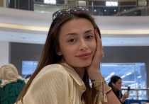 32-летняя российская художественная гимнастка Яна Луконина поделилась умилительными фото с отдыха. Ожидающая первенца спортсменка показала округлившуюся фигуру.