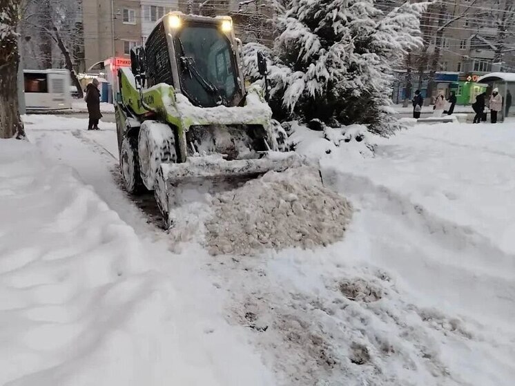С саратовских улиц за сутки вывезли 16 тысяч кубометров снега