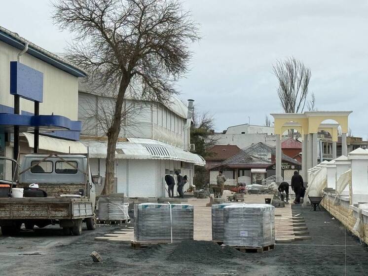 Ремонт набережной имени Горького в Евпатории завершат к лету