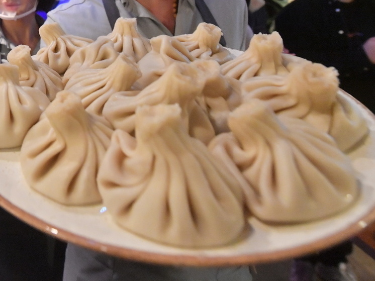 Ресторан предложил компенсировать осколок стекла в блюде вином