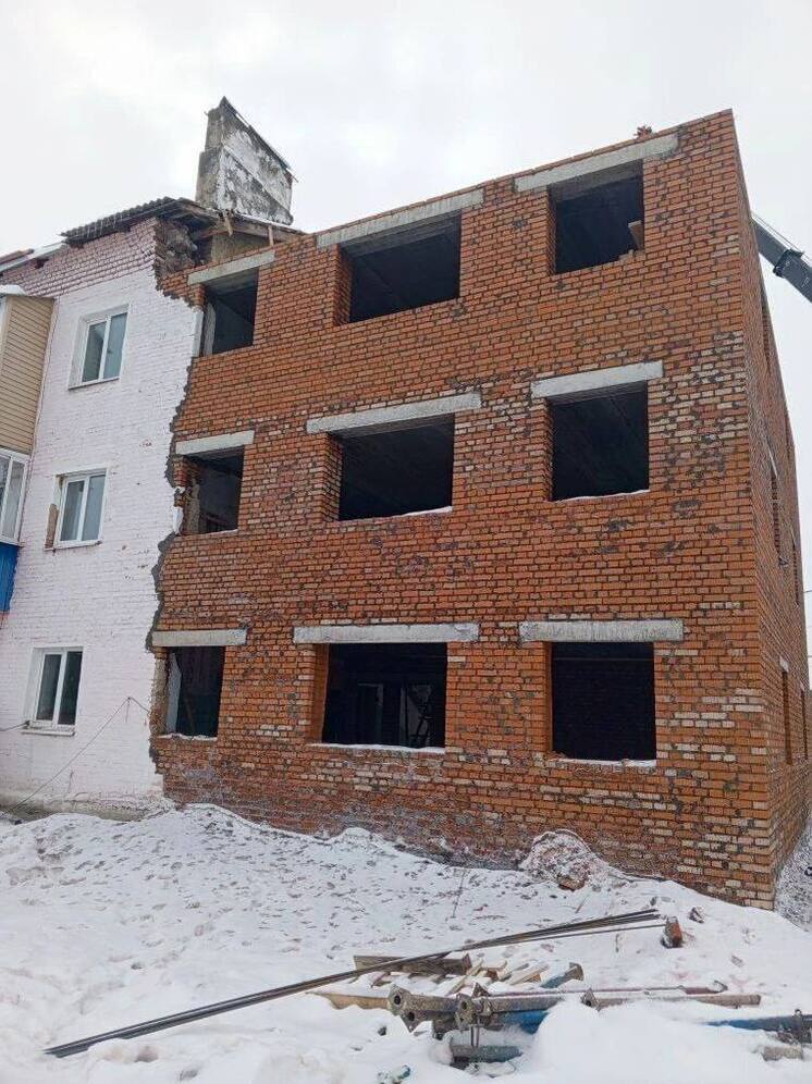 В поврежденном взрывом доме в тульском Куркино завершили кладку третьего этажа
