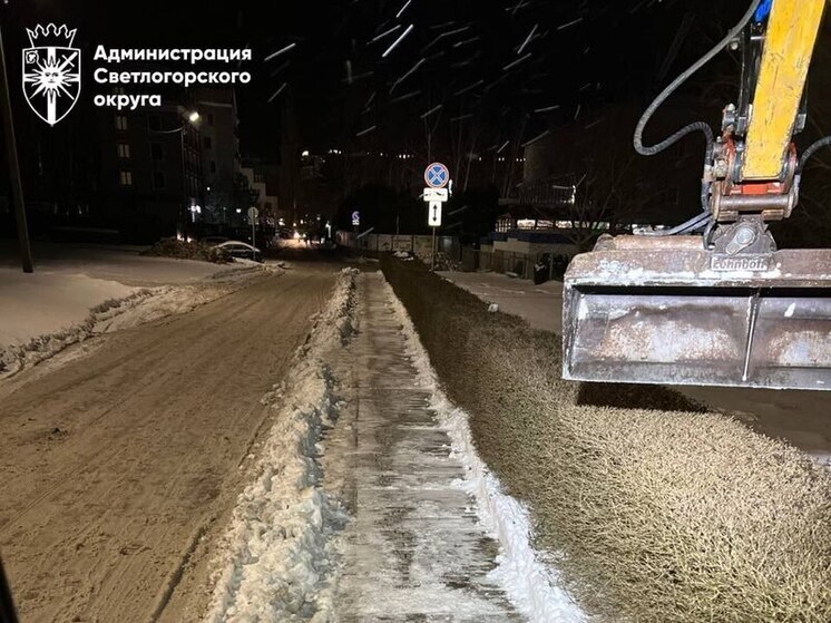 Коммунальщики Светлогорска сутки напролет сражаются со снегопадом в городе