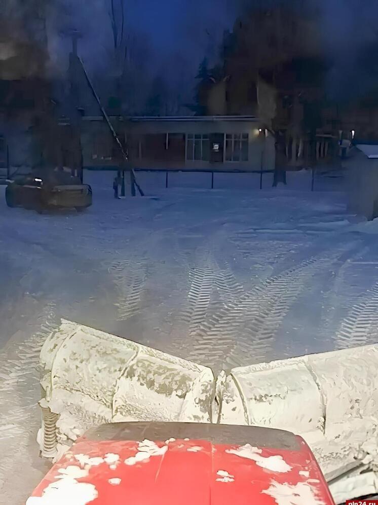 Псковский муниципальный округ: коммунальные службы работают в режиме повышенной готовности из-за непогоды