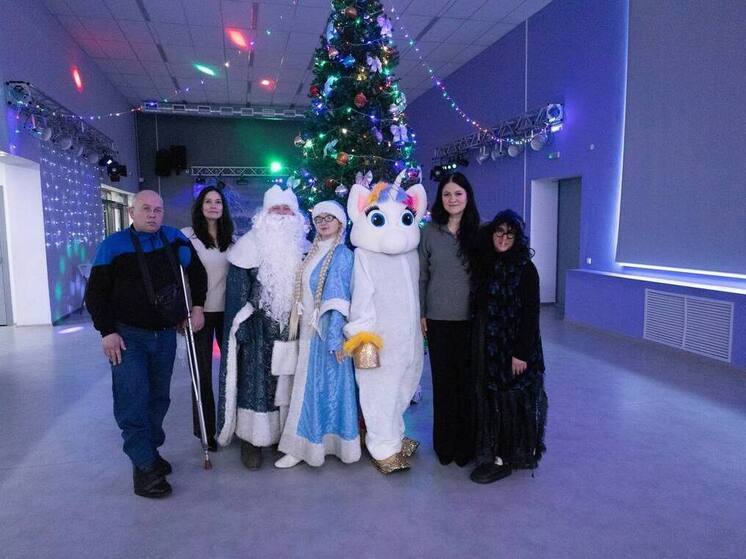 Семьи участников СВО организовали для старорусских детей «Елку»