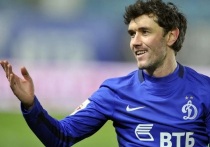 В тренерский штаб московского «Динамо» вошли Роман Шаронов и Юрий Жирков в качестве ассистентов главного тренера Ролана Гусева, а Агустин Киильяборда занял пост тренера по физподготовке. Об этом сообщили 10 января 2026 года.