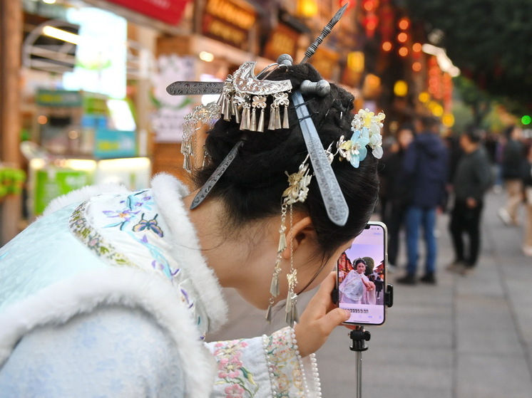 Хакер Solonik украл данные 17,5 миллиона пользователей Instagram*