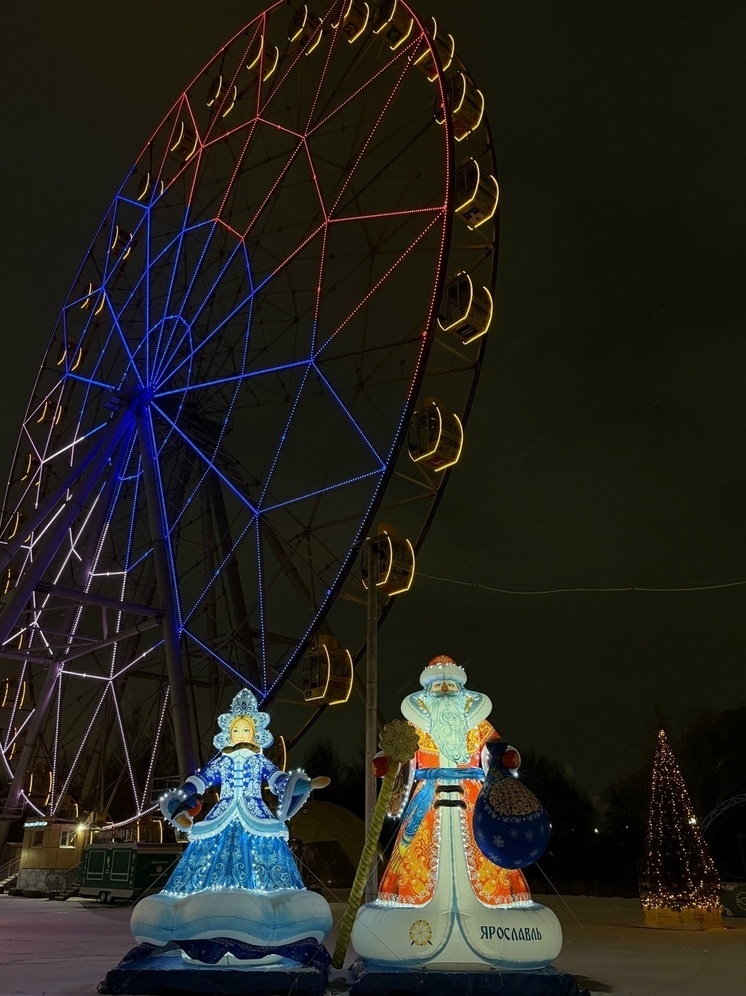 В Ярославле после снегопада открыли колесо обозрения