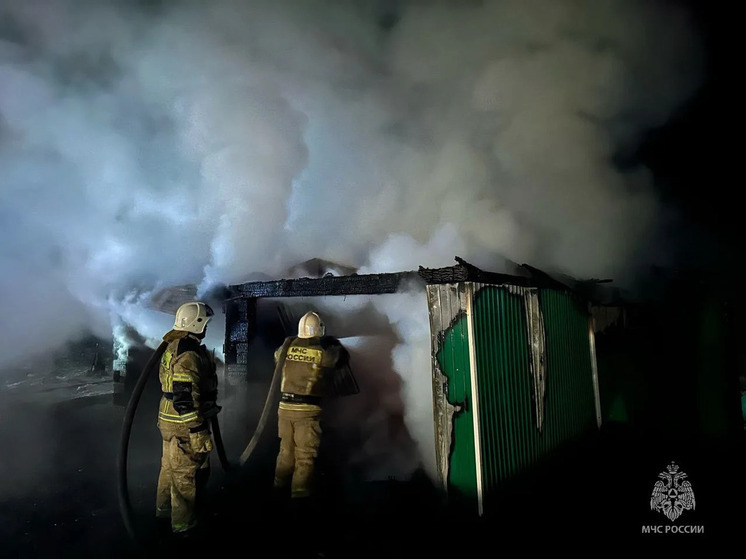 Два авто сгорели в гараже в селе Забайкалья