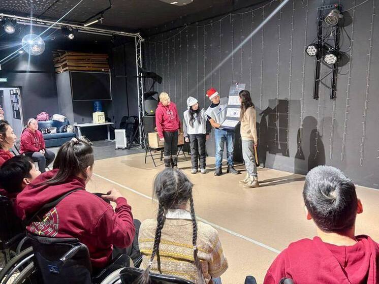 Коллектив «Энерготрансснаб» организовал благотворительную акцию для юных артистов театра «Алгыс»