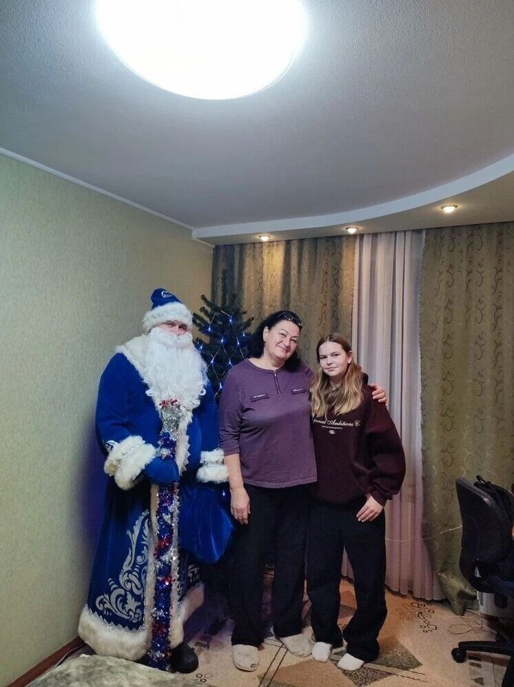 Полицейский Дед Мороз томичам принёс сказку детям коллег