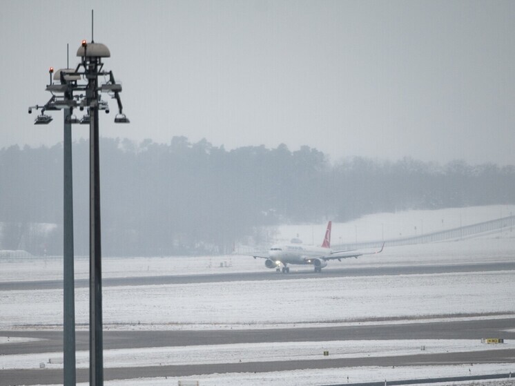 В Южно-Сахалинске задержали 15 вылетов и 8 прилётов из-за циклона