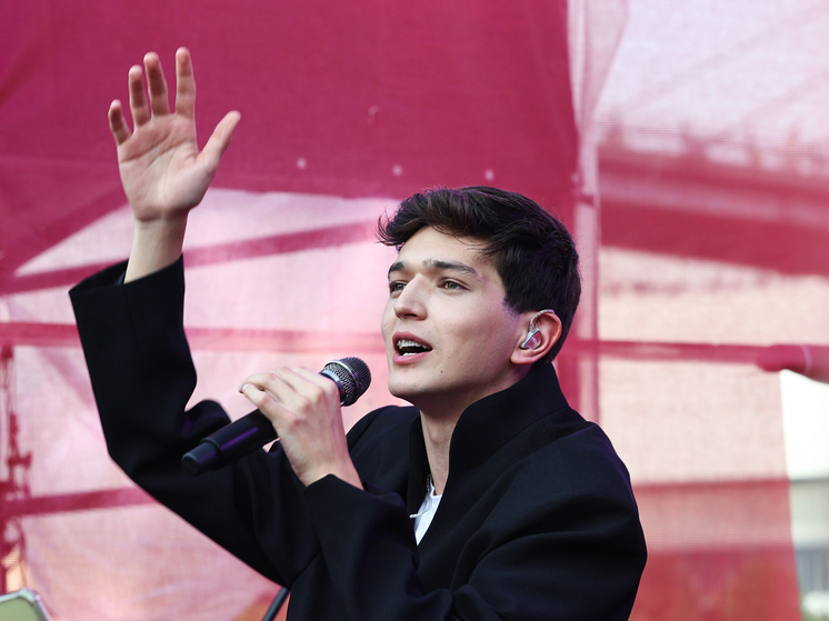 Популярный певец устроил шоу знакомств на концерте в Серпухове