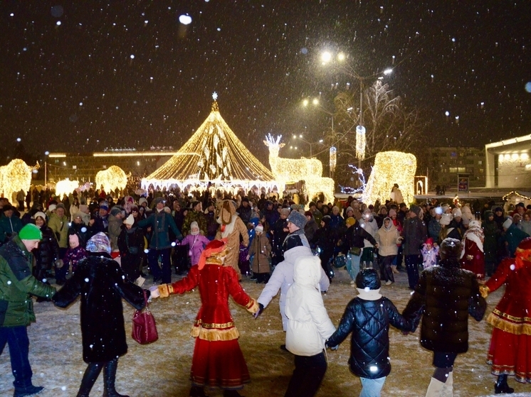 В Орле продолжаются праздничные концерты (6+)