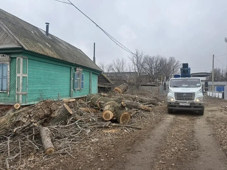 Коммунальные службы Астрахани устраняют повреждения после праздников