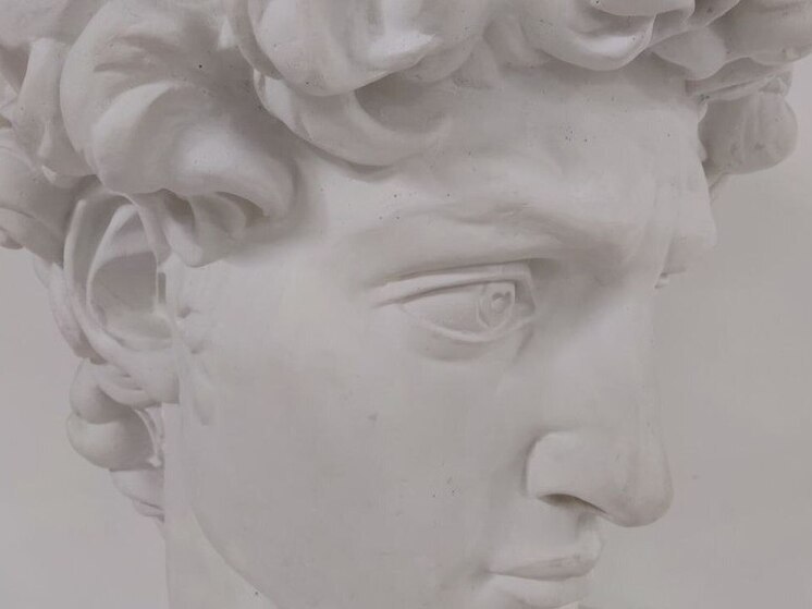 После ссоры с соседом по коммуналке петербуржец получил ожог глаз