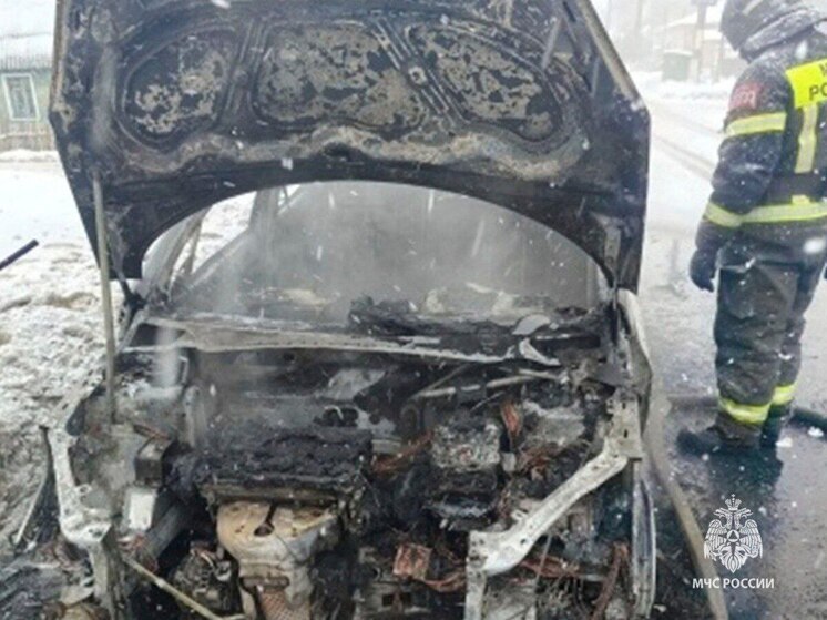 В Богородицке оперативно ликвидировали возгорание автомобиля