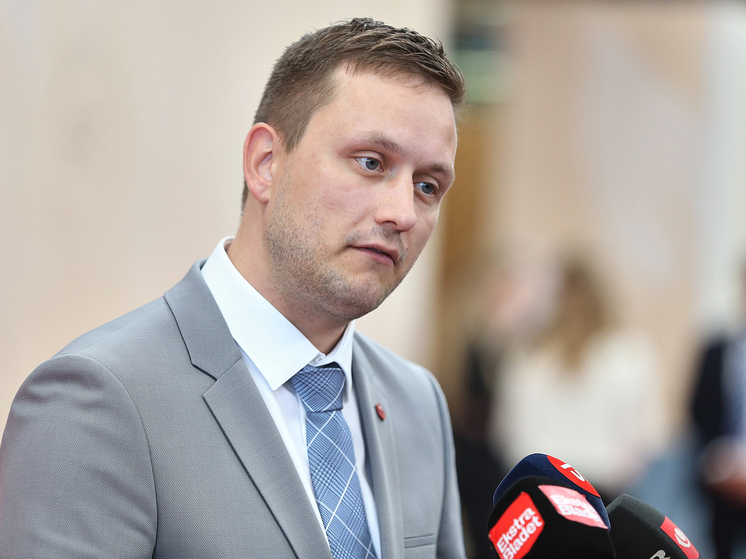 Гренландские политики пытаются сопротивляться давлению Трампа