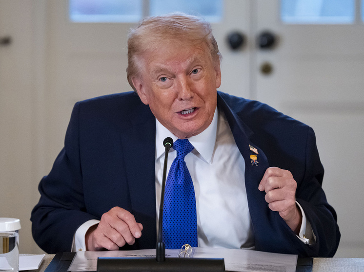 Президент Трамп заявил, что США "готовы помочь" иранским протестующим