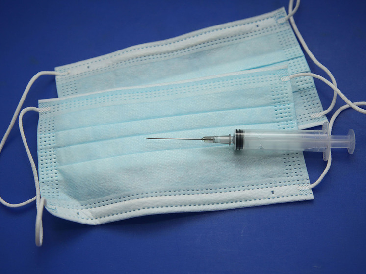 Обзор о связи антиковидной прививки с раком оказался под огнем загадочной кибератаки