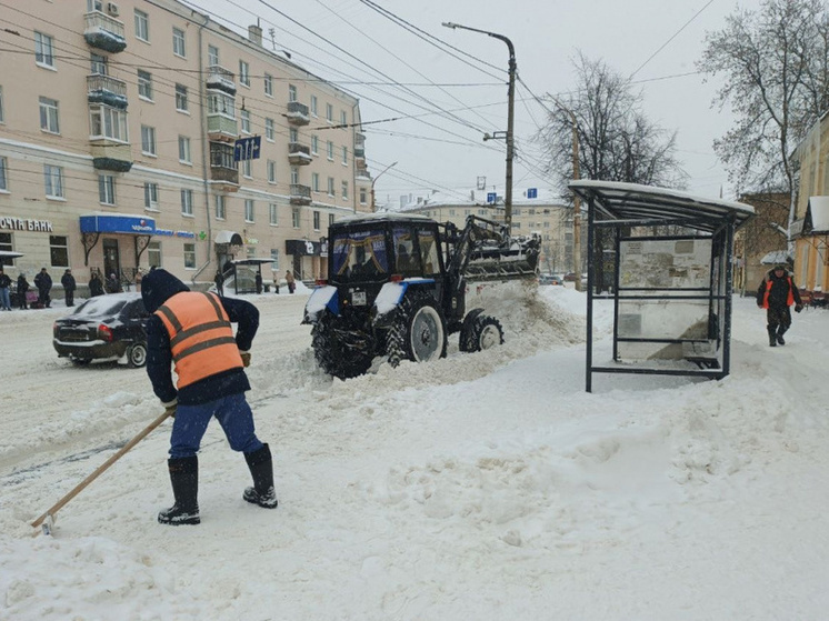 В Костроме последствия снегопада устраняют в круглосуточном режиме