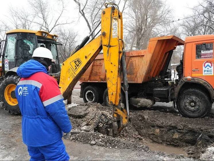 Ночной потоп в центре Самары: на Гаражной и 3-м проезде прорвало трубу в 150 мм