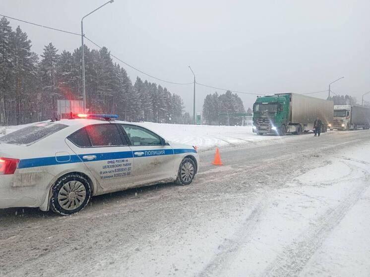 На трассе Р-258 «Байкал» в Слюдянском районе объезда нет: на месте работают экипажи ГИБДД и дорожная техника
