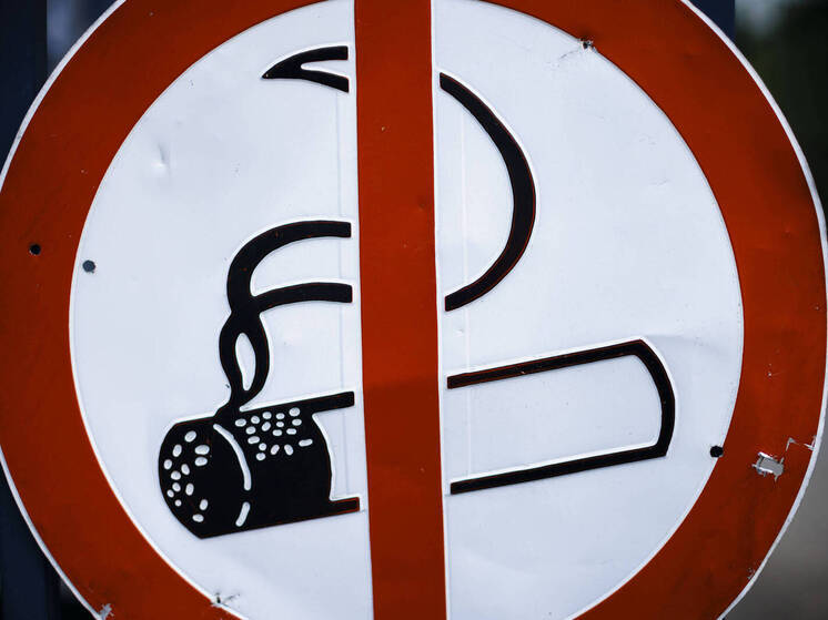 В Китае за неделю арестовали двух россиян за курение в самолете