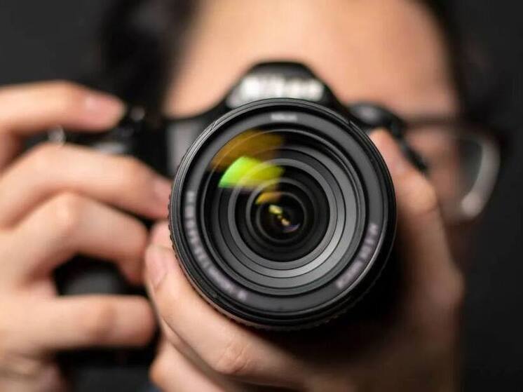 Школа Ноябрьска отметит юбилей фотовыставкой о педагогах