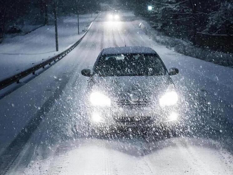 На трассе «Байкал» ввели ограничения для грузовиков и автобусов из-за снегопада