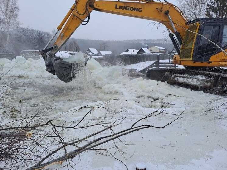 Тяжелая техника вскрыла затор грунтовых вод в Петровск-Забайкальском округе
