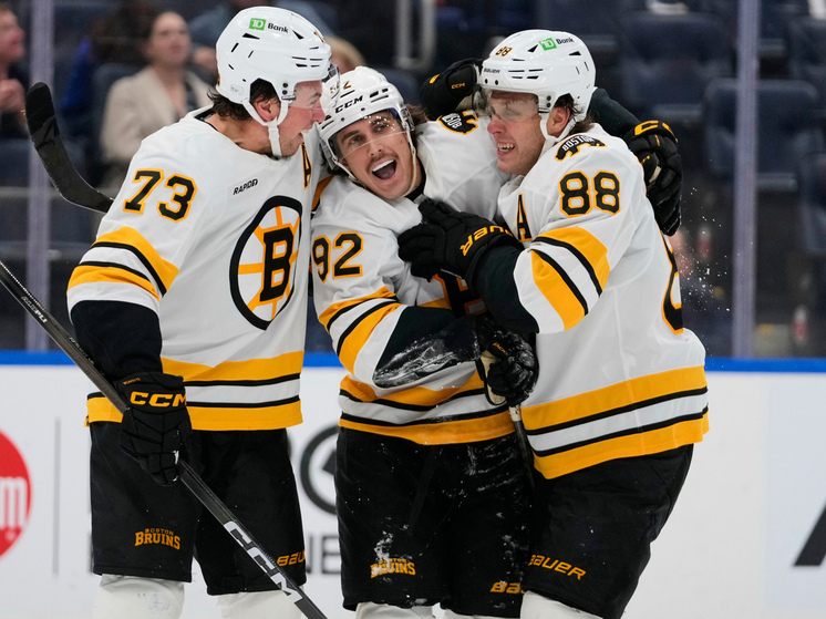 Главными героями прошедшего игрового дня в Национальной хоккейной лиги стали российские нападающие Марат Хуснутдинов и Никита Кучеров