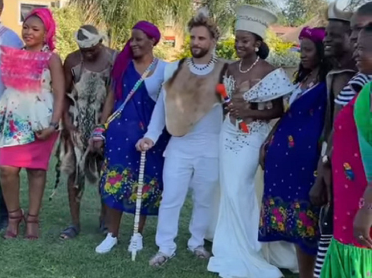 Переехавшей на Алтай африканской принцессе из Лимпопо разрешили остаться в России