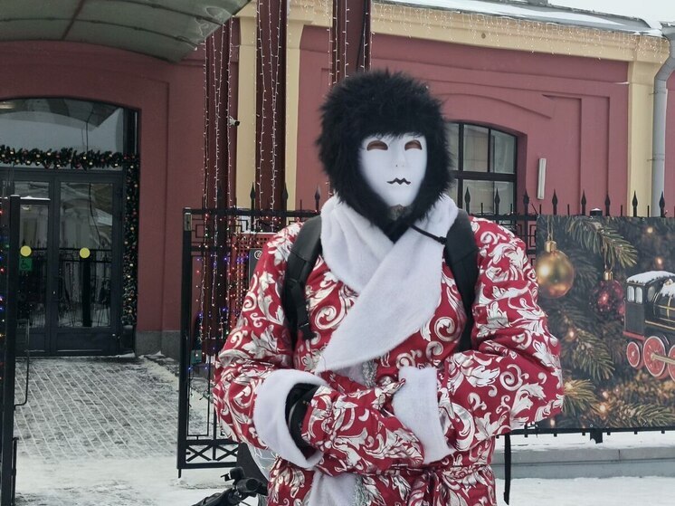 Петербуржцы удивили креативом на 12-м Велопараде Дедов Морозов и Снегурочек