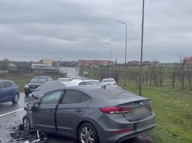 В жесткой аварии с двумя иномарками в Ростове пострадали три человека