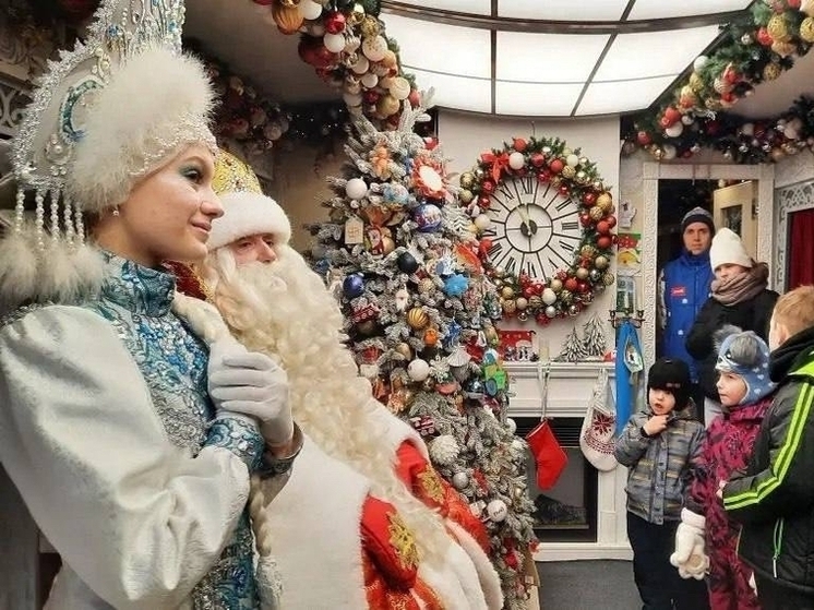 Дед Мороз пригласил в гости воспитанников «Ровесника» и «Журавушки» в свой праздничный поезд