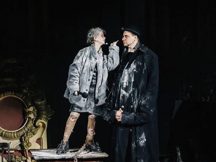 Актриса Юлия Снигирь раскритиковала условия показа спектакля «Всё тут»