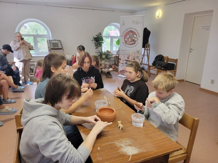 В селе Пушкари открылась уникальная гончарная школа