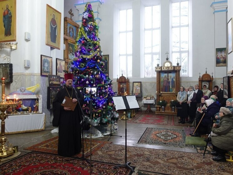 Отец Николай провёл Божественную литургию в Свято-Успенском соборе Токмака