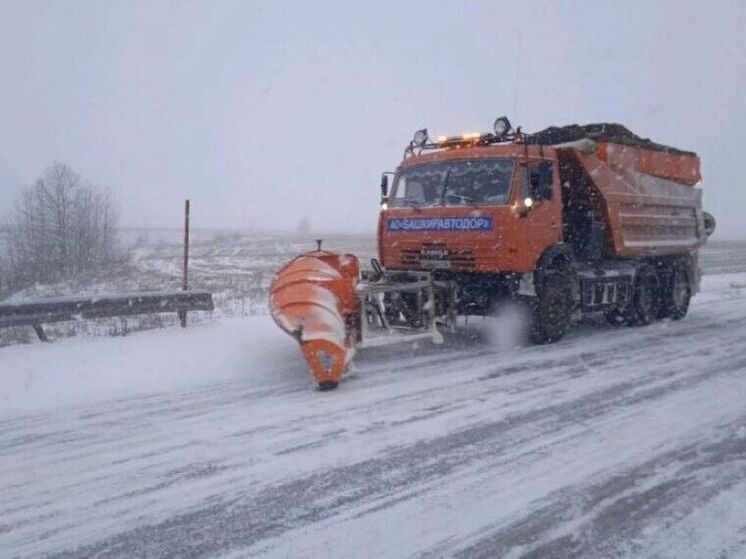 В Башкирии дороги убирали 790 спецмашин